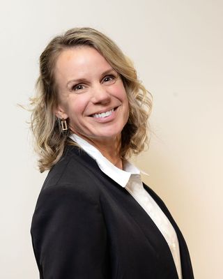Photo of Sarah Elton, Psychologist, MA, ART, EMDR