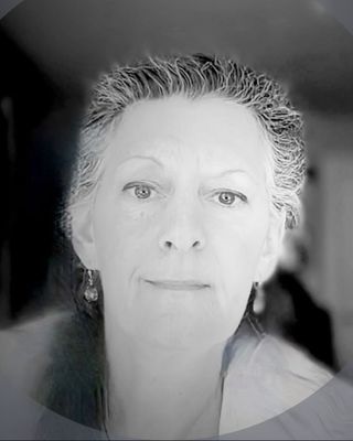 Photo of Dr. Elizabeth Arnold, Psychologist, PhD