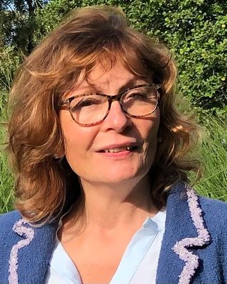 Photo of Kim Thomas, Psychotherapist, PsychD, MHGI