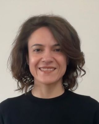 Photo of Esra Atamer, Licensed Psychoanalyst, PhD, LP