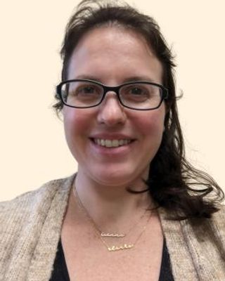 Photo of Dr. Laura Valois, Psychologist, PhD, PsyD