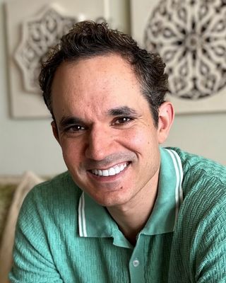 Photo of Gavin Versi, Marriage & Family Therapist Associate, MA, LMFTA