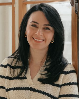 Photo of Dr. Maryam Nemati, Psychologist, PhD, CPsych