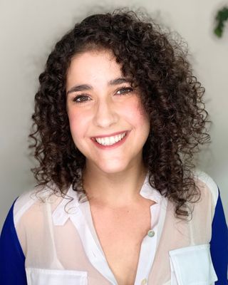 Photo of Julia Elstrodt, Psychotherapist, MA, GMBPsS