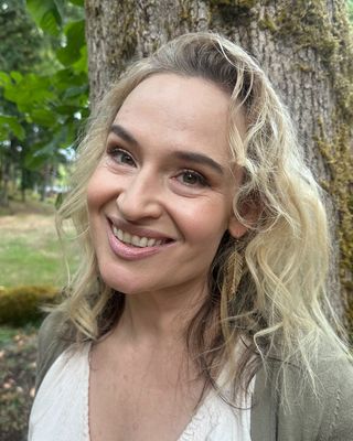 Photo of Kyra Lee Kelly, Clinical Social Work/Therapist, LCSW, MSW, CHT