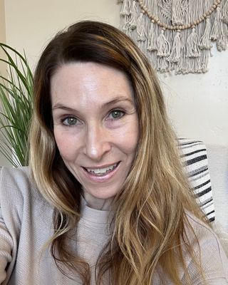 Photo of Leslie Weinstein, Marriage & Family Therapist Associate, MA, AMFT, APCC