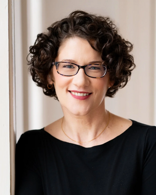 Photo of Regina Perry Siu, Psychiatric Nurse Practitioner, PMHNP