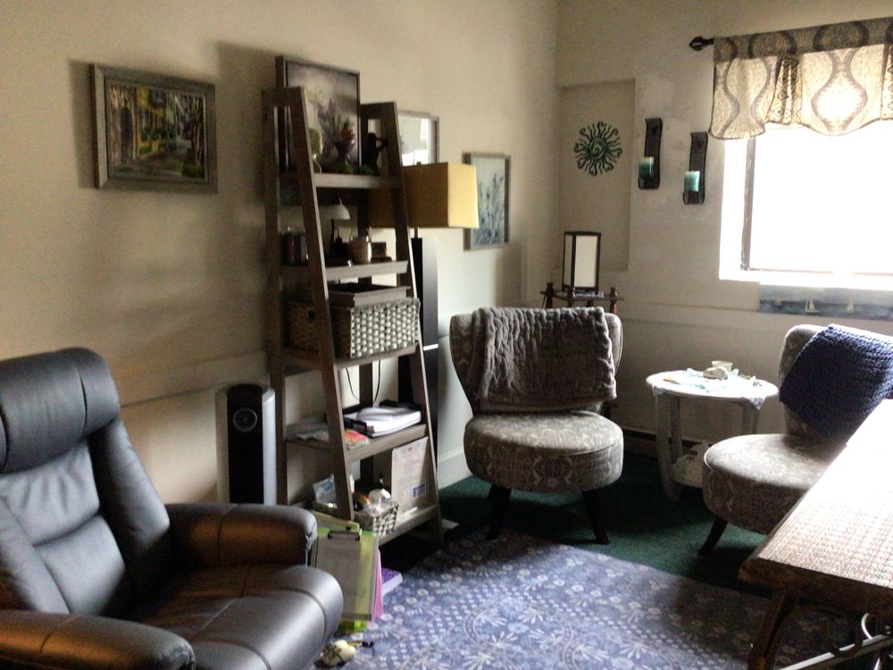 Counseling office with comfortable surroundings to welcome you!