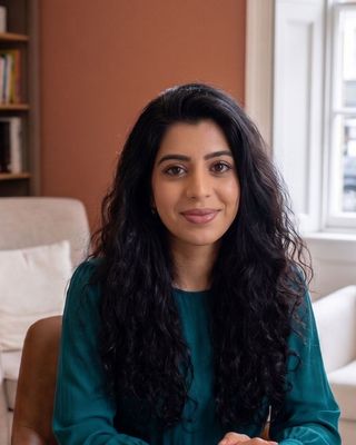 Photo of Simi Dhami, Psychotherapist, MNCPS Acc.