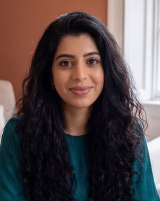 Photo of Simi Dhami, Psychotherapist, MNCPS Acc.