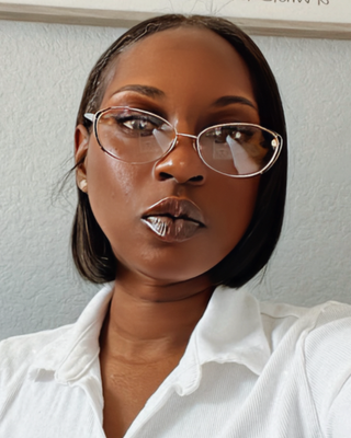 Photo of Perranesha Holifield, Marriage & Family Therapist, LMFT