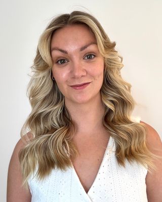 Photo of Rhi Dowle, Counsellor, PNCPS Acc.