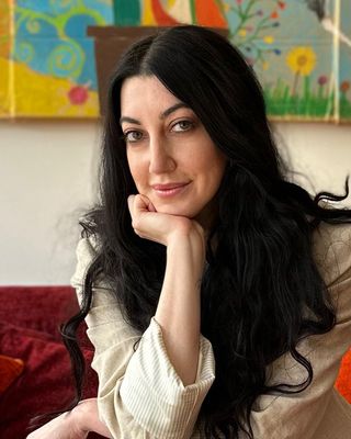 Photo of Georgie Landy, Art Therapist, LCAT, ATR-BC, MA