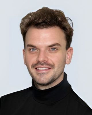 Photo of Emil Ermakov, Registered Psychotherapist (Qualifying) in Toronto, ON