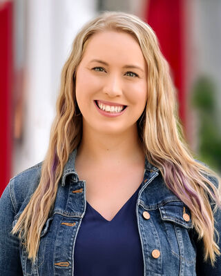 Photo of Jessica Heinze, LPC, Counselor in Frisco