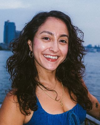 Photo of Andie Dabideen, LMSW