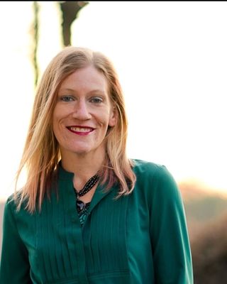 Photo of Amanda J Edwards, Licensed Social Worker, LSW, MSW, CCTP