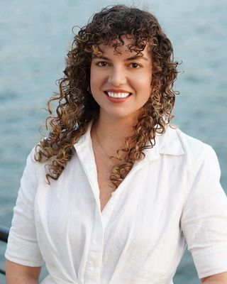 Photo of Maira R Hernandez, Psychologist, PsyD