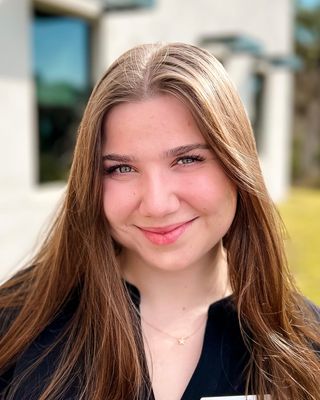 Photo of Lauren Deutsch, Pre-Licensed Professional, MA, RMHCI