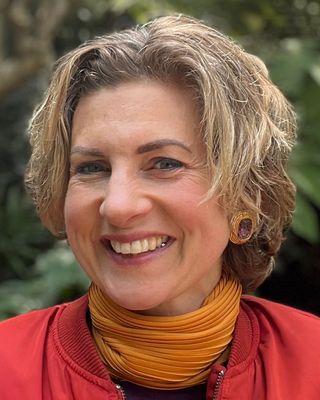 Photo of Eleanor Bigden - Uplifting practical therapy for your life path, Psychotherapist, MBABCP