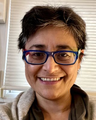 Photo of Jennifer Neuwalder, Psychiatrist, MD, MArch