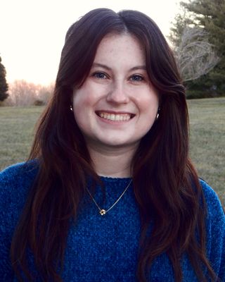 Photo of Taylor Paputseanos, Marriage & Family Therapist Associate, MA, LMFTA