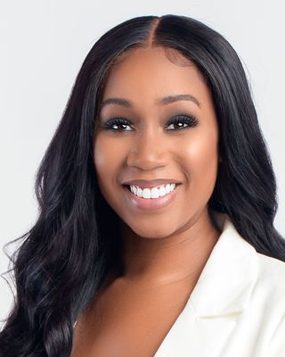 Photo of Kiara Poole, Licensed Professional Counselor in Oak Park, IL