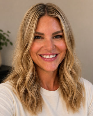 Photo of Lindsay Hallett, Psychologist, PsyD, HSPP