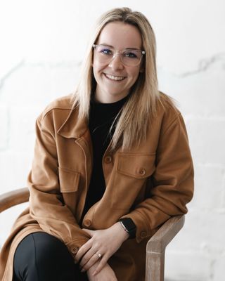 Photo of Becca Fryer, Registered Psychotherapist, RP, RSSW