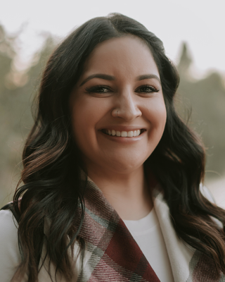 Photo of Heyzel Alarcon, Marriage & Family Therapist, LMFT