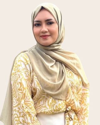Photo of Shafeen Farooq, Counsellor, MBACP