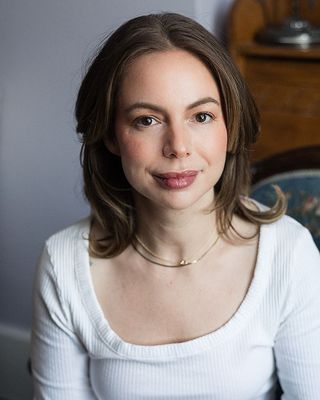 Photo of Sarah Walton, Registered Psychotherapist (Qualifying), MA, BA