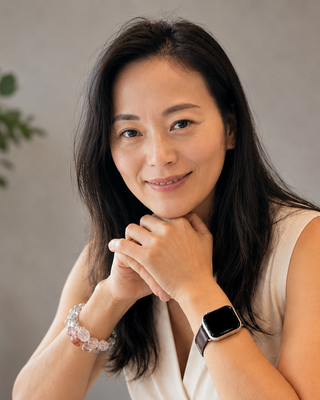 Photo of Yvonne Zhu, Registered Psychotherapist (Qualifying), CFA, MFIN, MACP