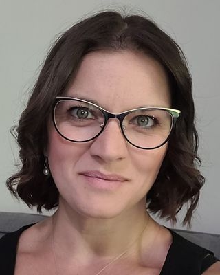 Photo of Jennifer Estrela, Registered Psychotherapist in Alberta