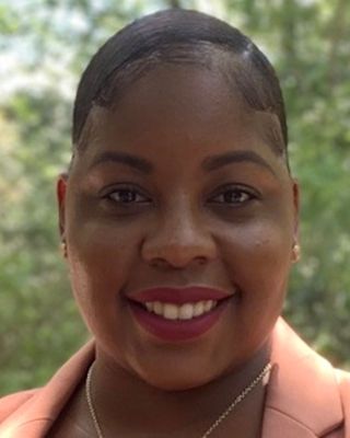 Photo of LaSheena Brown, LPC, Licensed Professional Counselor