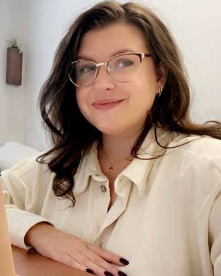 Photo of MacKenzie Morehouse, Counsellor, RCT-C, CCC, MA