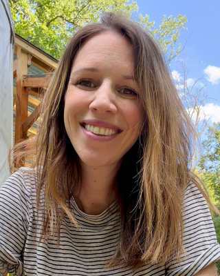 Photo of Lauren de la Vega, Art Therapist, LCAT, ATR-BC
