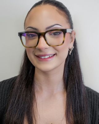 Photo of Cassandra DeLorenzis, Registered Psychotherapist (Qualifying)