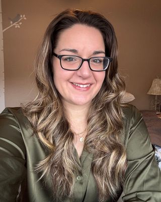 Photo of Lindsay Reynolds, Art Therapist, LCAT, ATR-BC