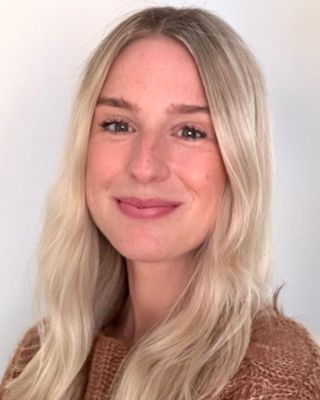 Photo of Dr. Julia Poole, Pre-Licensed Professional in Vancouver, BC