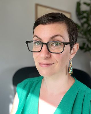 Photo of Liz Dimant, Clinical Social Work/Therapist, LICSW