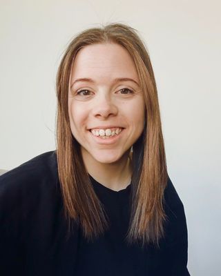 Photo of Elizabeth Chan, Licensed Clinical Professional Counselor, LCPC, CCTP