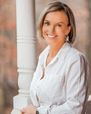 Photo of Stephanie Higdon, Clinical Social Work/Therapist, LCSW, CHT, CAADC