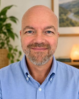 Photo of Chris Thomas, Counsellor, MBACP