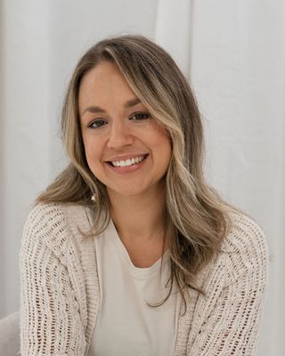 Dengizda külotsiz qizlar Mushuk suratidagi katta sabzavotlar