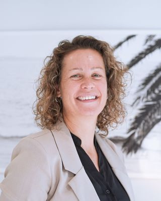 Photo of Manon van der Lee, Psychotherapist, MA, ACA-L4