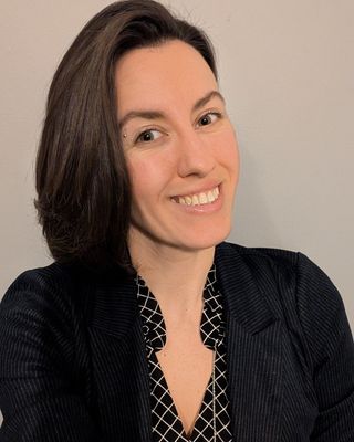 Photo of Nicole C Dow, Registered Psychotherapist (Qualifying), MA, BA