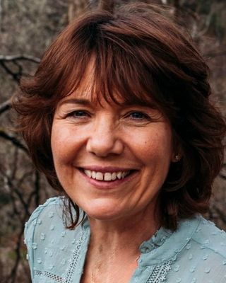 Photo of Julie Riddell, Psychotherapist, DCounsPsych, BACP