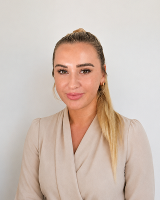 Photo of Gabrielle Volovsky, Psychotherapist, MA, PACFA