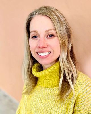 Photo of Kristen Woods, Clinical Social Work/Therapist in Medical Village, Chicago, IL